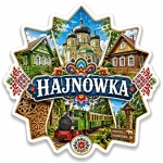 Pamiątkowy magnes Hajnówka z motywem regionalnym przedstawiającym drewniane domy, cerkiew, pociąg wąskotorowy i las Pusz