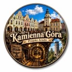 Magnes pamiątkowy Kamienna Góra i Projekt Arado z widokiem na budynki historyczne, tunel kolejowy i wieżę obserwacyjną