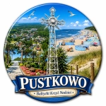 Magnes pamiątkowy Pustkowo z nadrukiem przedstawiającym nadmorski krajobraz
