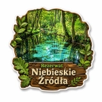Magnes pamiątkowy Rezerwat Niebieskie Źródła z widokiem jeziora i drzew