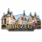 Pamiątkowy magnes przedstawiający historyczny Rynek w Brzegu, budynki i fontannę