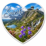 Pamiątkowy magnes w kształcie serca z widokiem na Śnieżkę i Karkonoski Park Narodowy oraz kwiatami na pierwszym planie