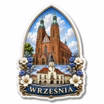Magnes pamiątkowy z kościołem gotyckim i budynkiem z czerwoną dachówką – Września